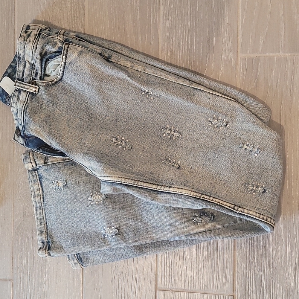 🏷𝅺JEANOLOGY JEANS WITH DISTRESSING AND EMBELLISHED RHINESTONE SIZE 8